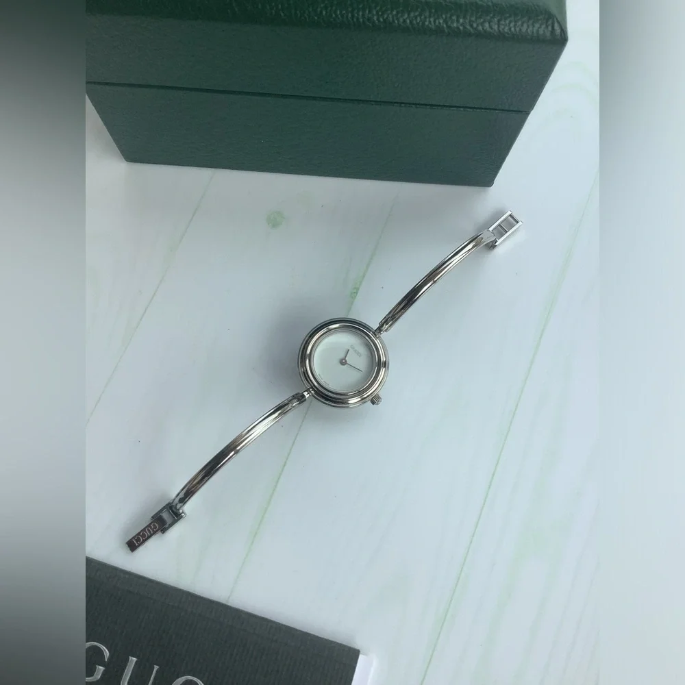 Gucci Silver Bangle Watch with Multicolor Interchangeable Bezels 💛🤍❤️